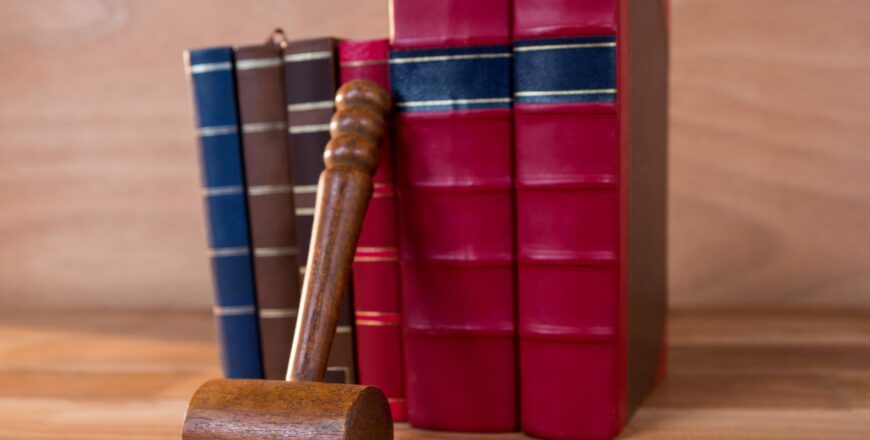 judges-gavel-with-books